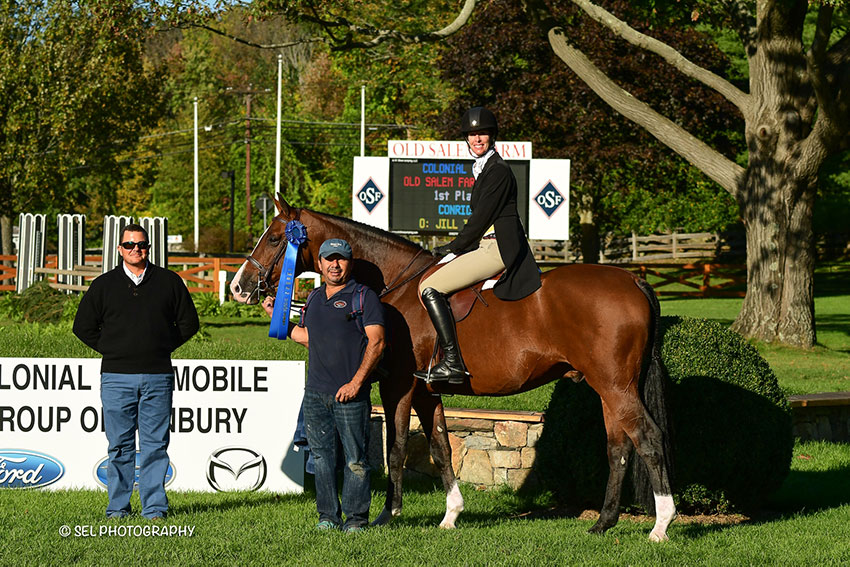 Merry Harding and Conrido with groom Chava Gomez (right) are presented as winners of the $5,000 Old Salem Farm Hunter Derby, presented by Colonial Automobile Group, by Anthony Morano (left) of Old Salem Farm at the Old Salem Farm Fall Classic in North Salem, NY. Photo by SEL Photography